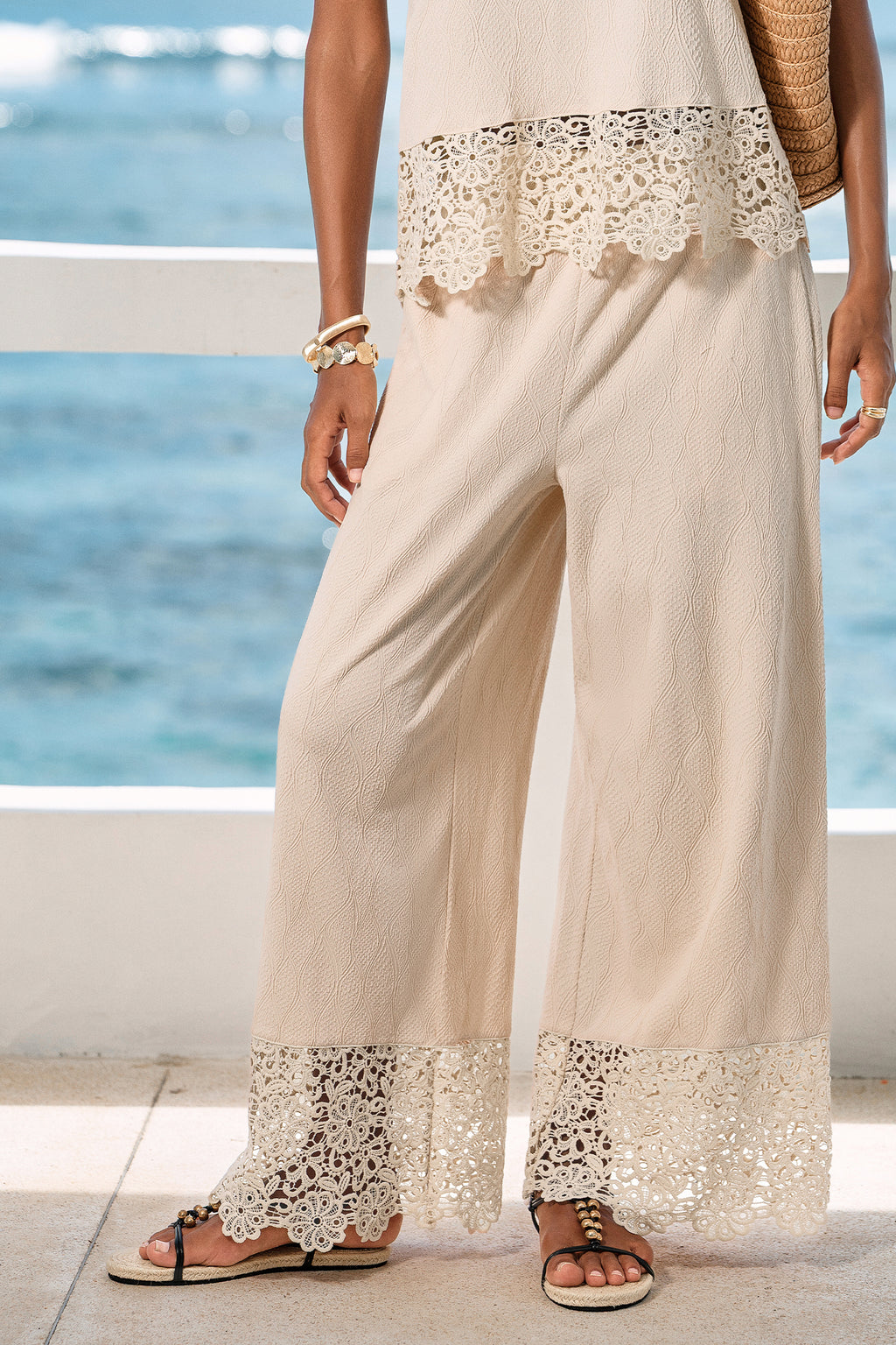 Beige Wide-Leg Sommerhose mit Gummizug-Bund und Spitzensaum