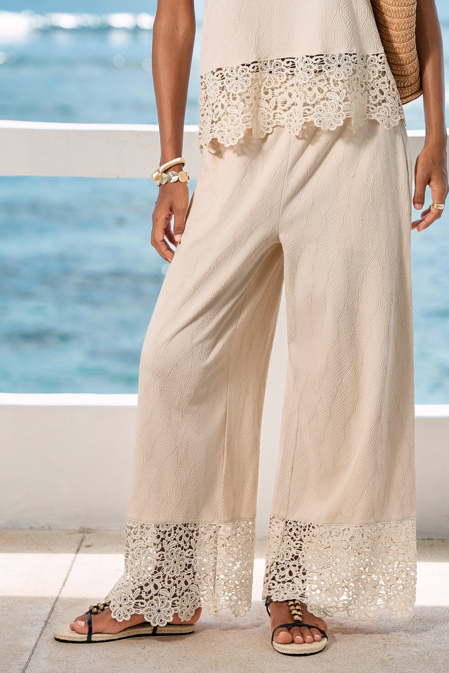 Beige Wide-Leg Sommerhose mit Gummizug-Bund und Spitzensaum