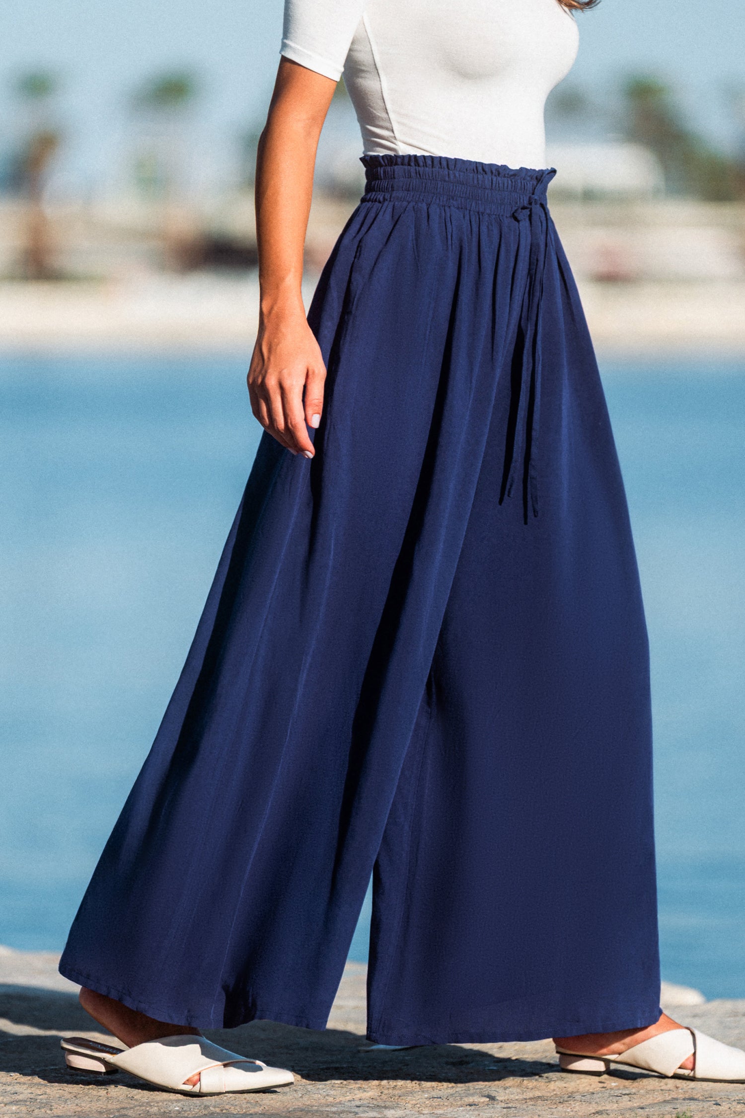 Blaue Hose mit elastischem Bund