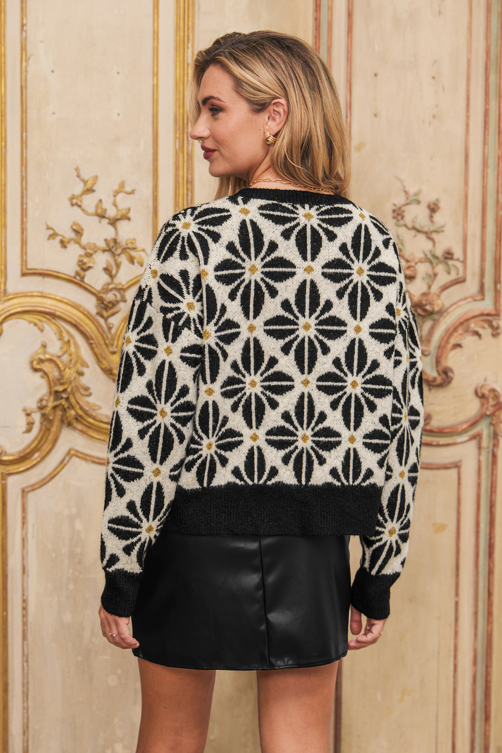 Beiger Rundhals Pullover mit Blumenmuster