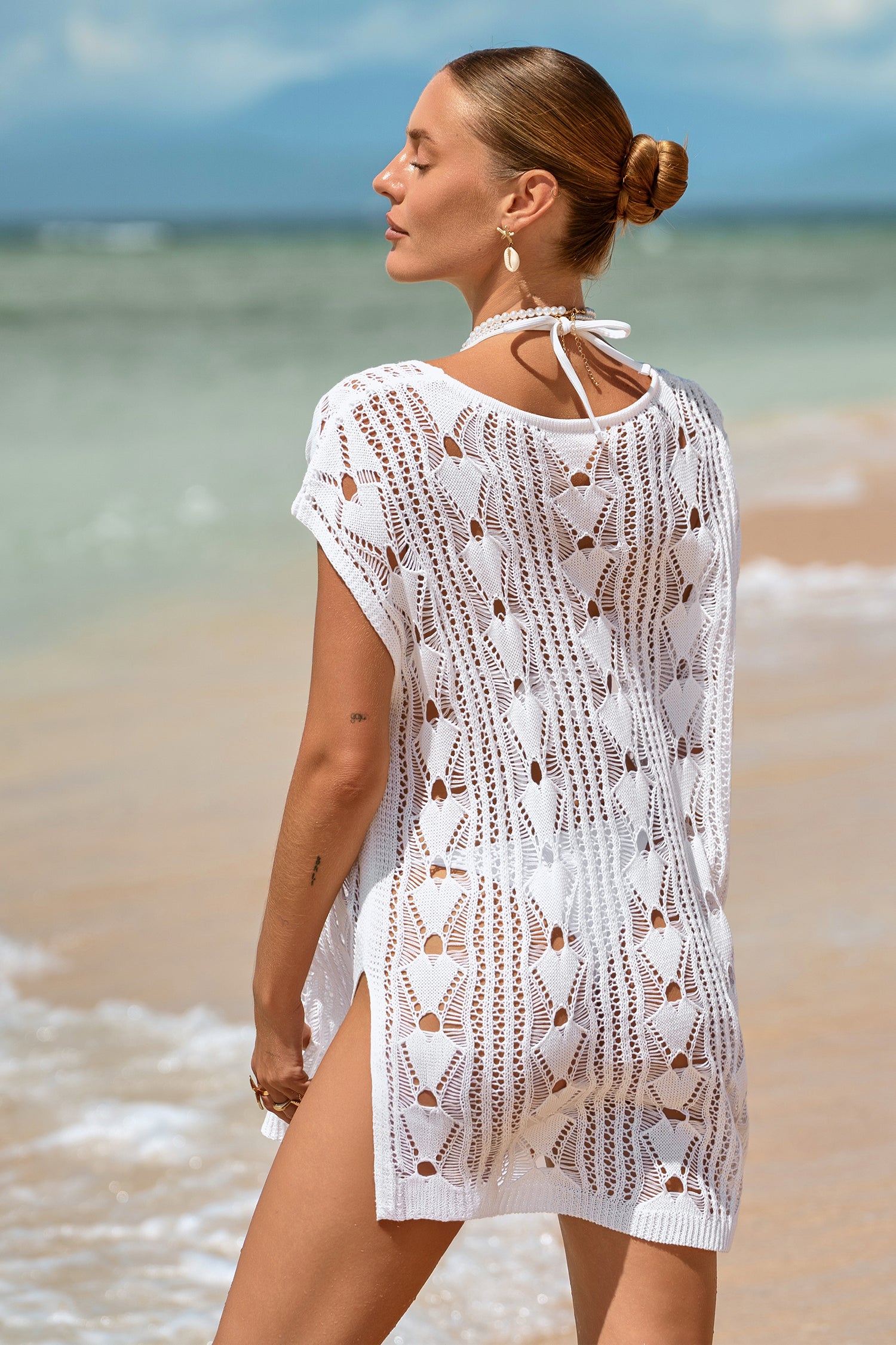 Kurzarm V-Ausschnitt Mini-Strick-Strandkleid in Weiß