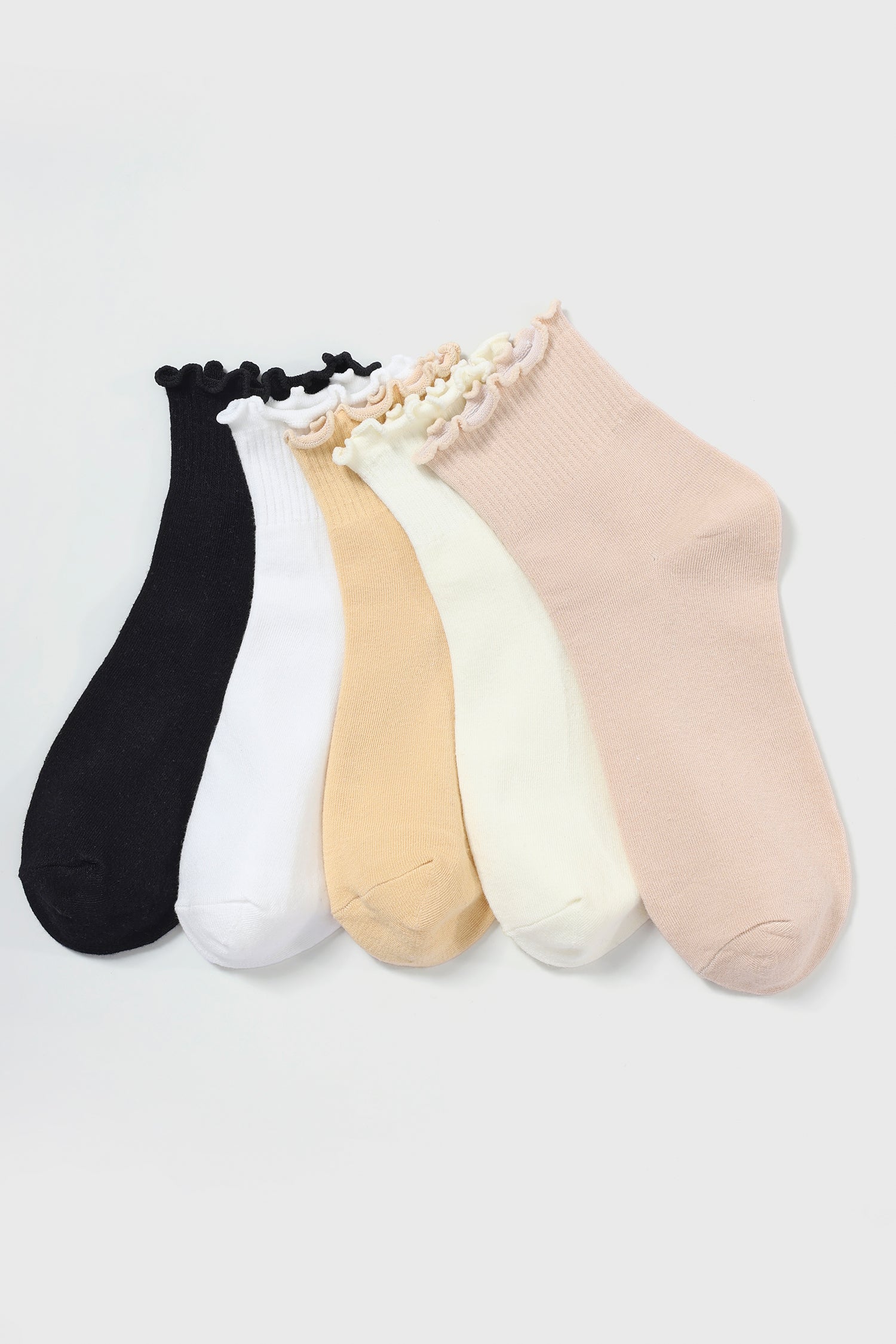 Neutrales Socken-Set mit gewelltem Randbesatz