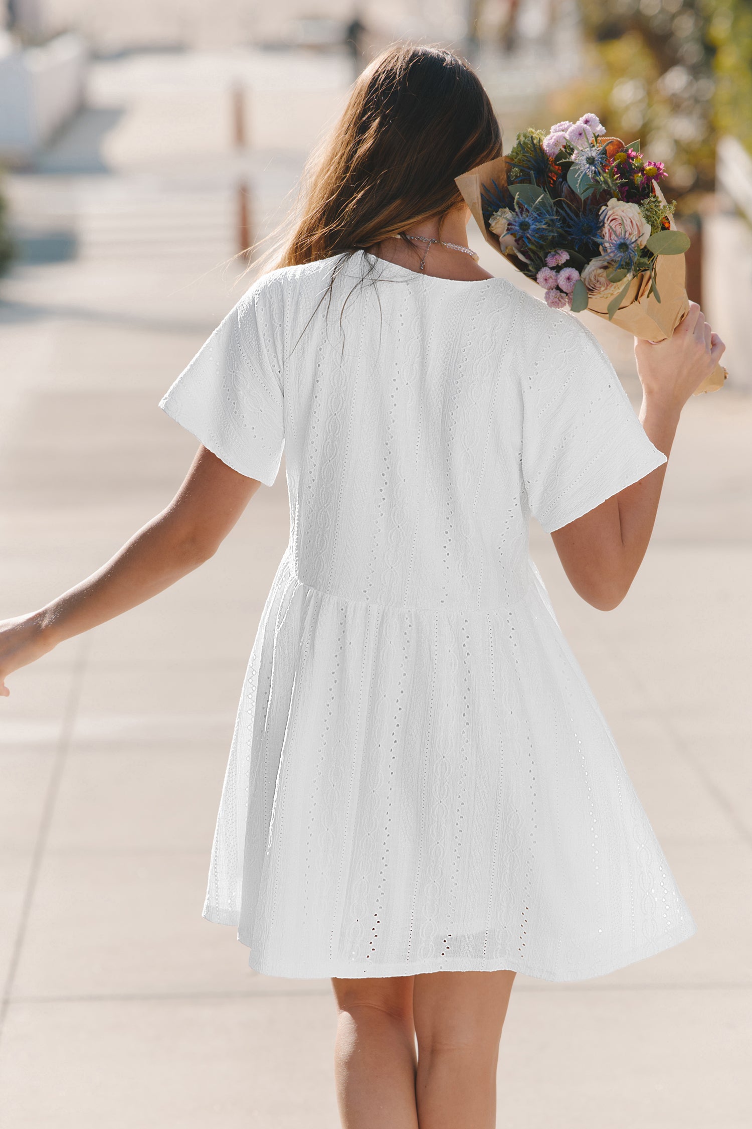 Weißes V-Ausschnitt Kurzarm Minikleid