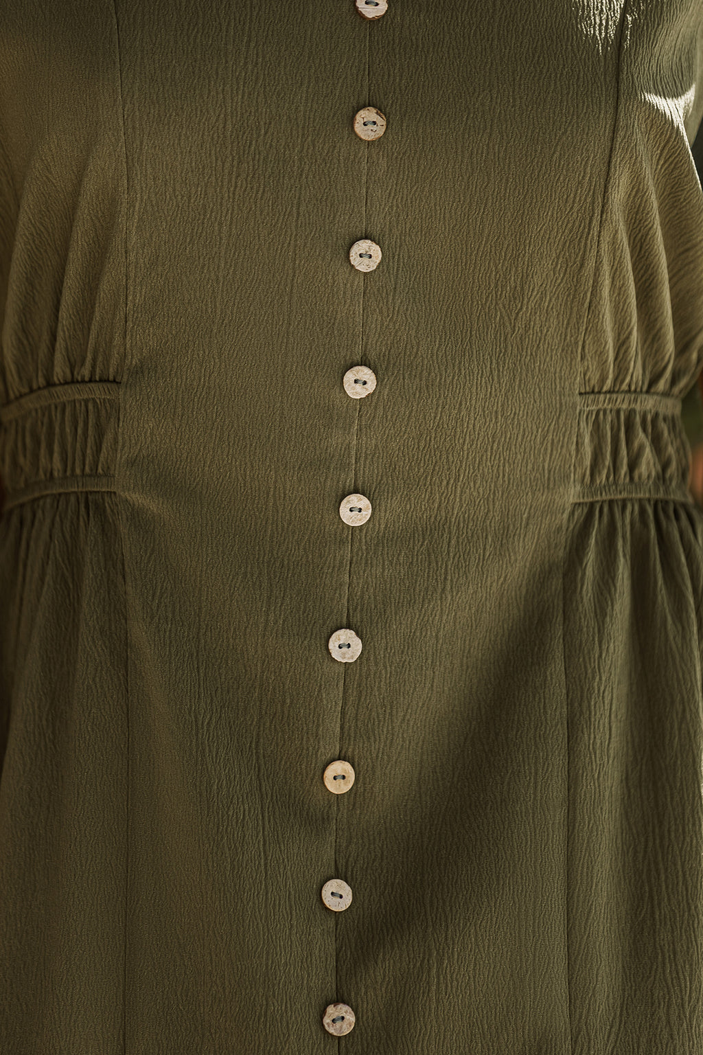 Grünes Kurzarm Midikleid mit Kragenausschnitt