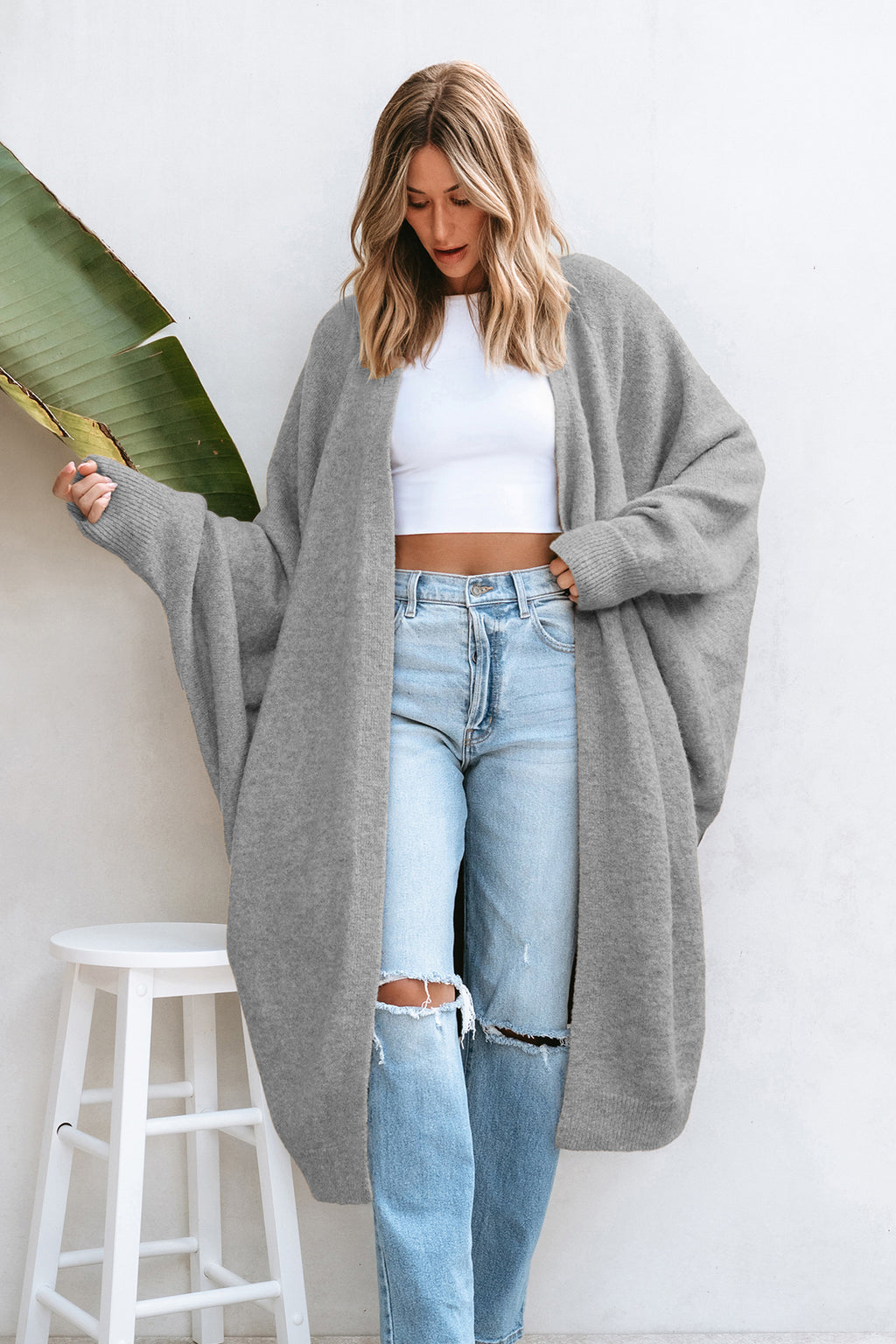 Graue Strickjacke mit Dolman-Ärmeln