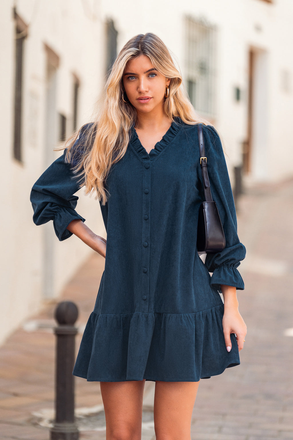 Blaues Langarm-Minikleid mit Rüschenbesatz