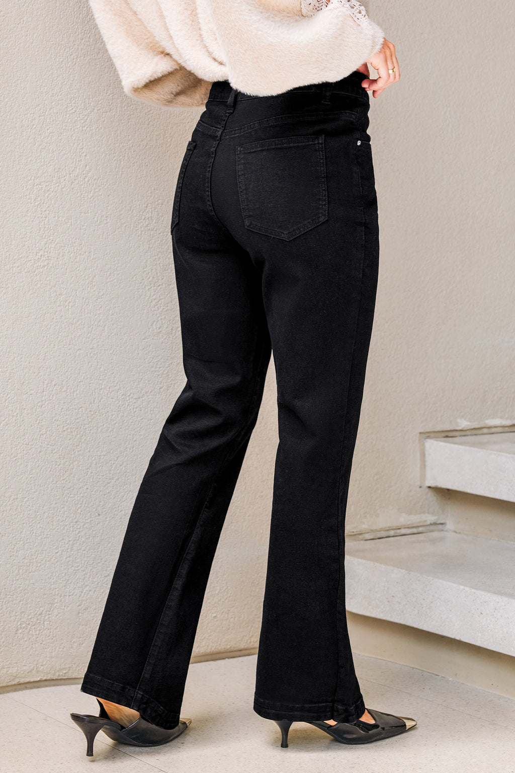 Schwarze Schlagjeans
