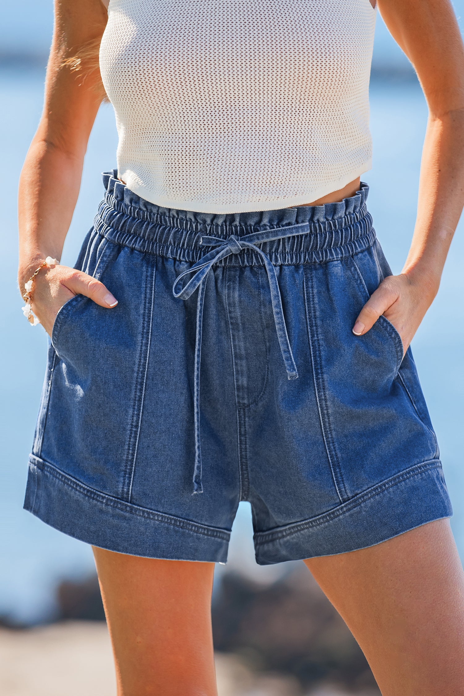 Blaue Gesmokter Bund Jeansshorts