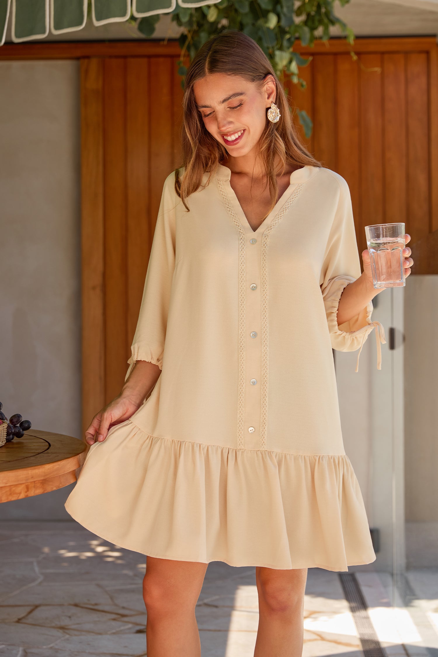 Beiges Halbarm-Minikleid