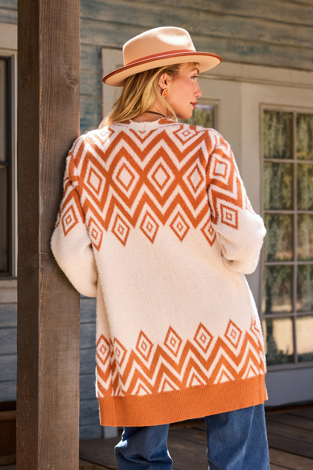 Geometrische Strickjacke