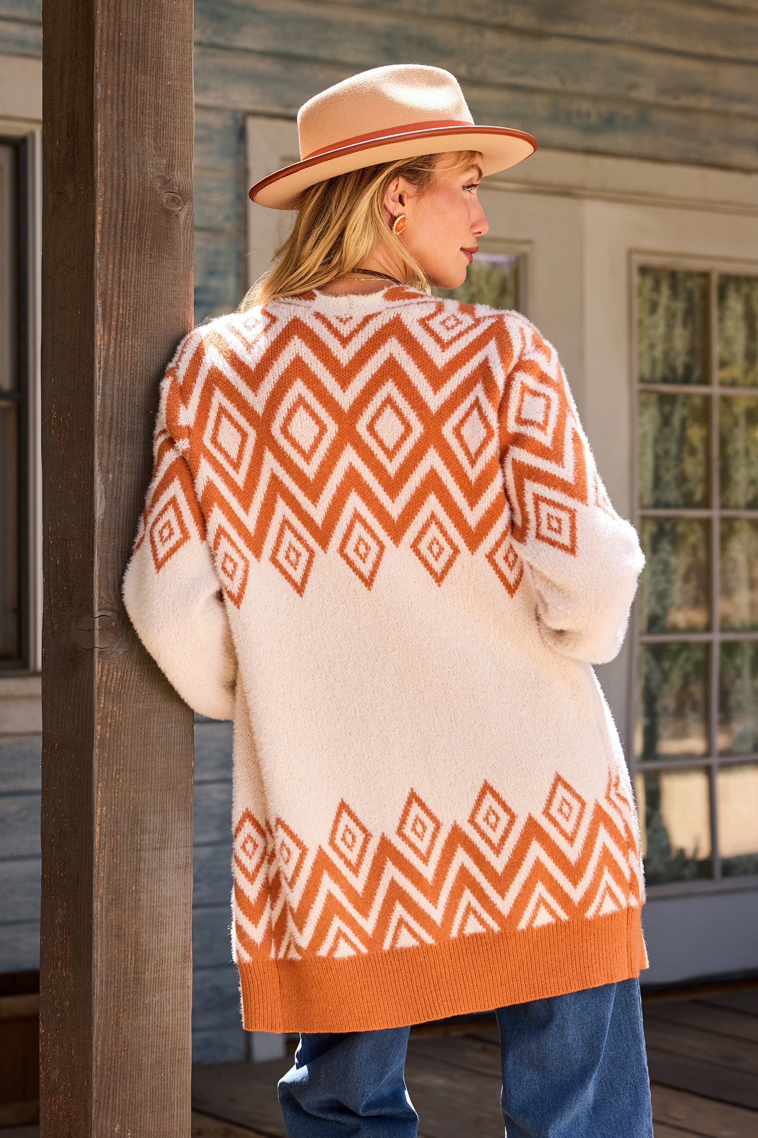 Geometrische Strickjacke