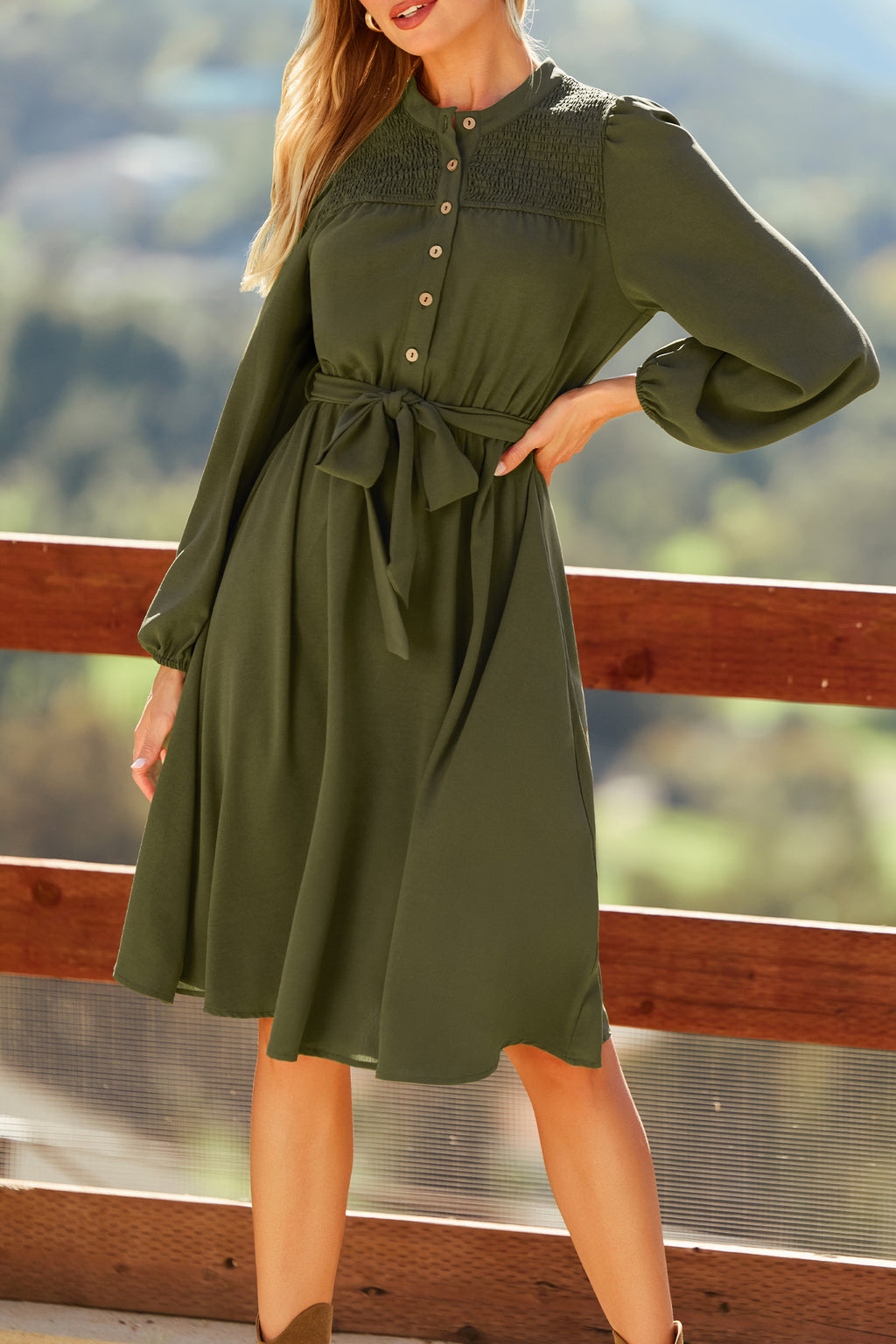 Grünes Langarm Rundhals Midikleid