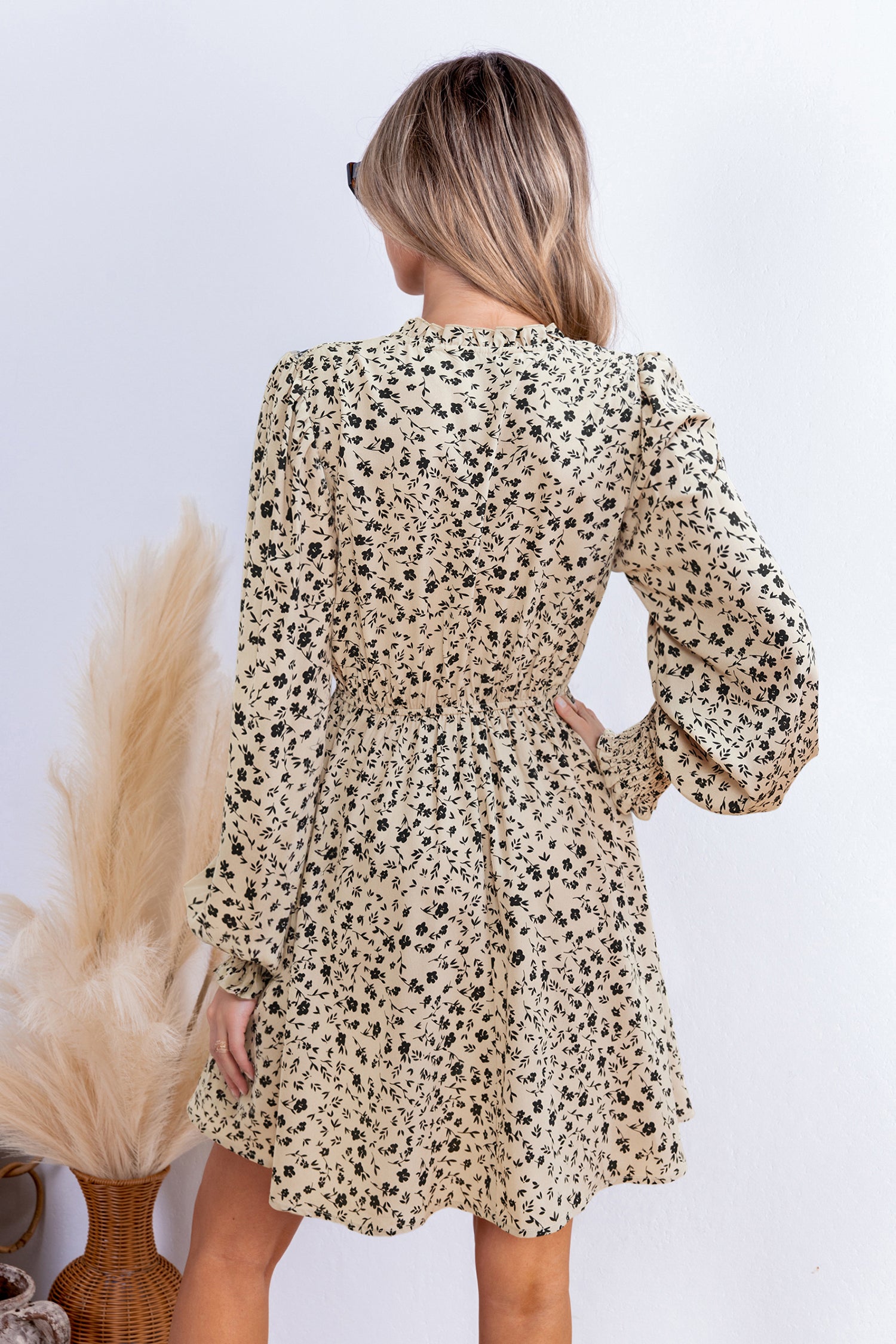 Lange Ärmel Minikleid mit Blumenmuster