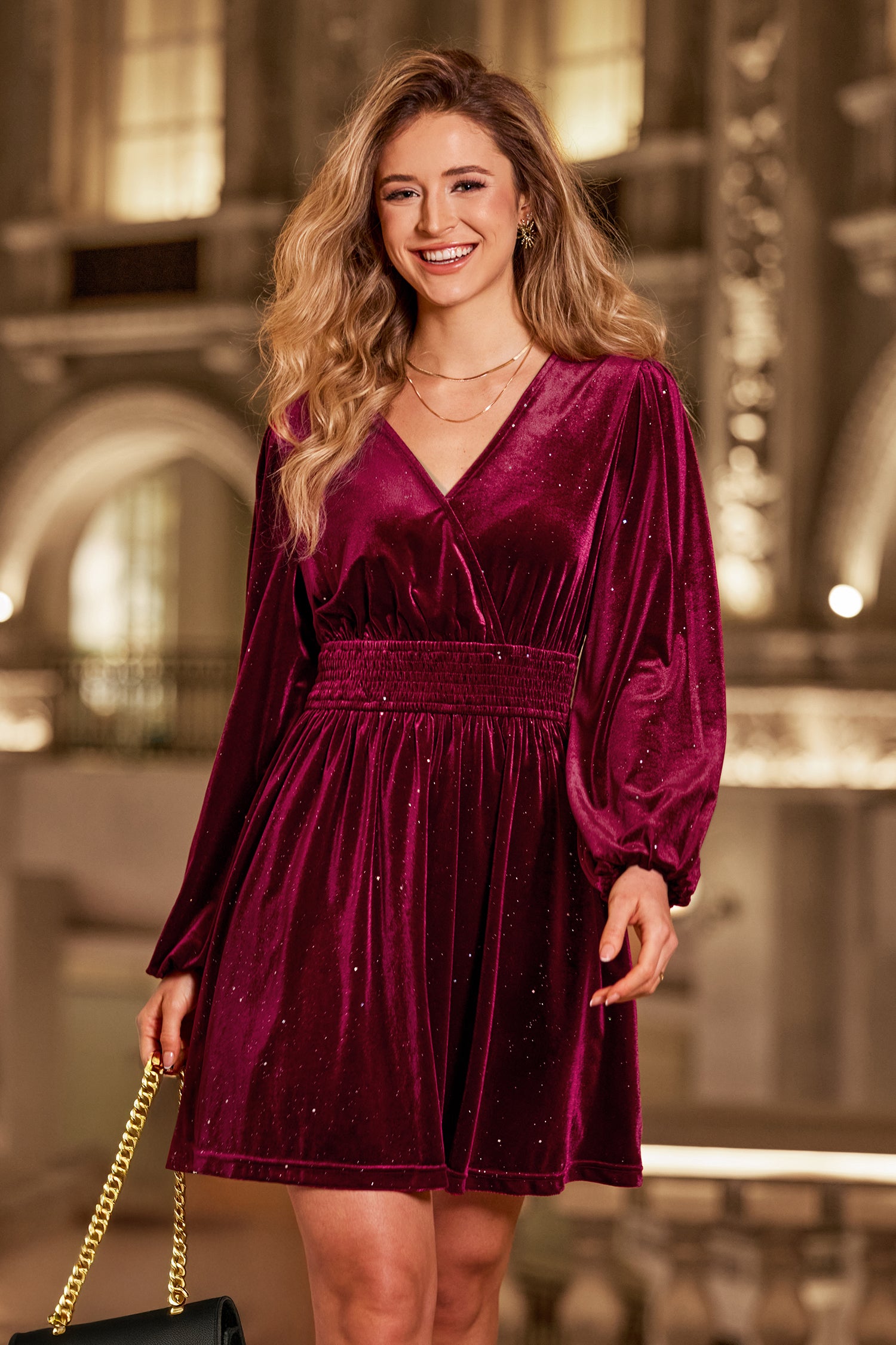 Rotes V-Ausschnitt Gesmoktes Langarm Mini-Samtkleid