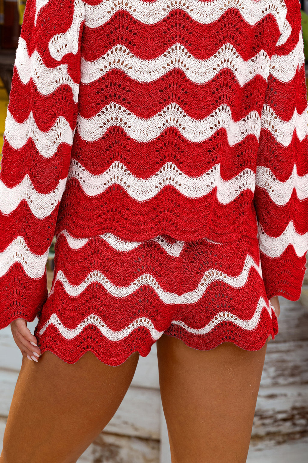 Rot Gestreifte Strick-Strandshorts mit Bogensaum