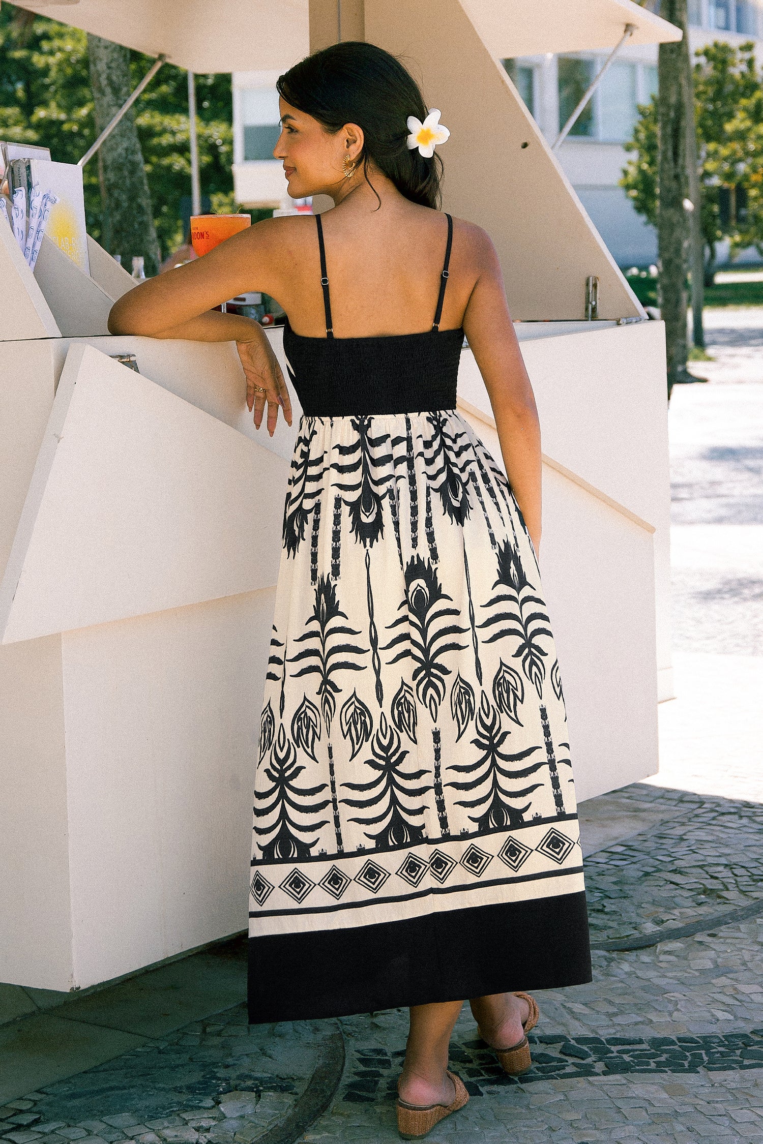 Ärmelloses Midi-Strandkleid im Ethno-Stil
