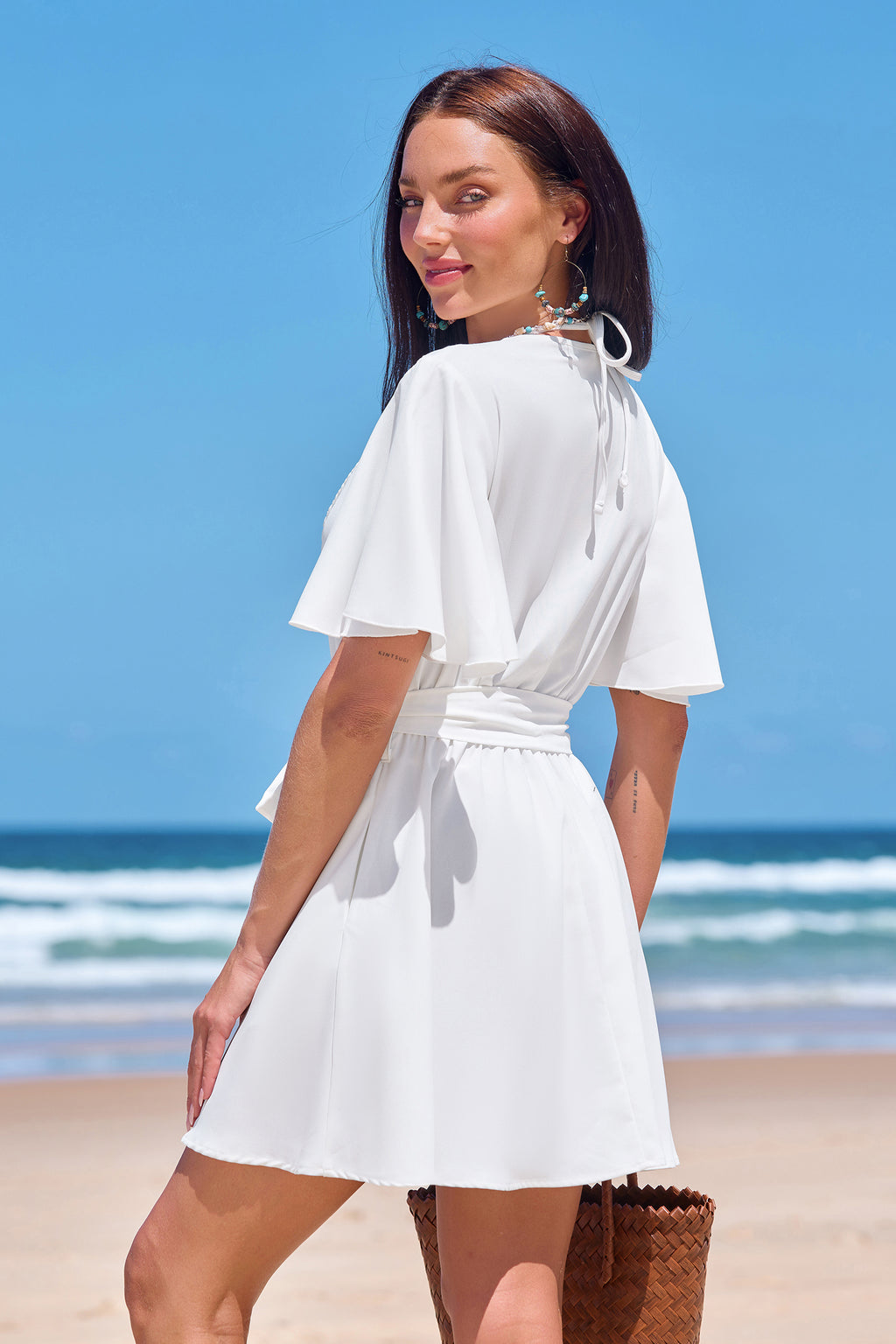 Weißes V-Ausschnitt Mini-Strandkleid mit Spitzenbesatz