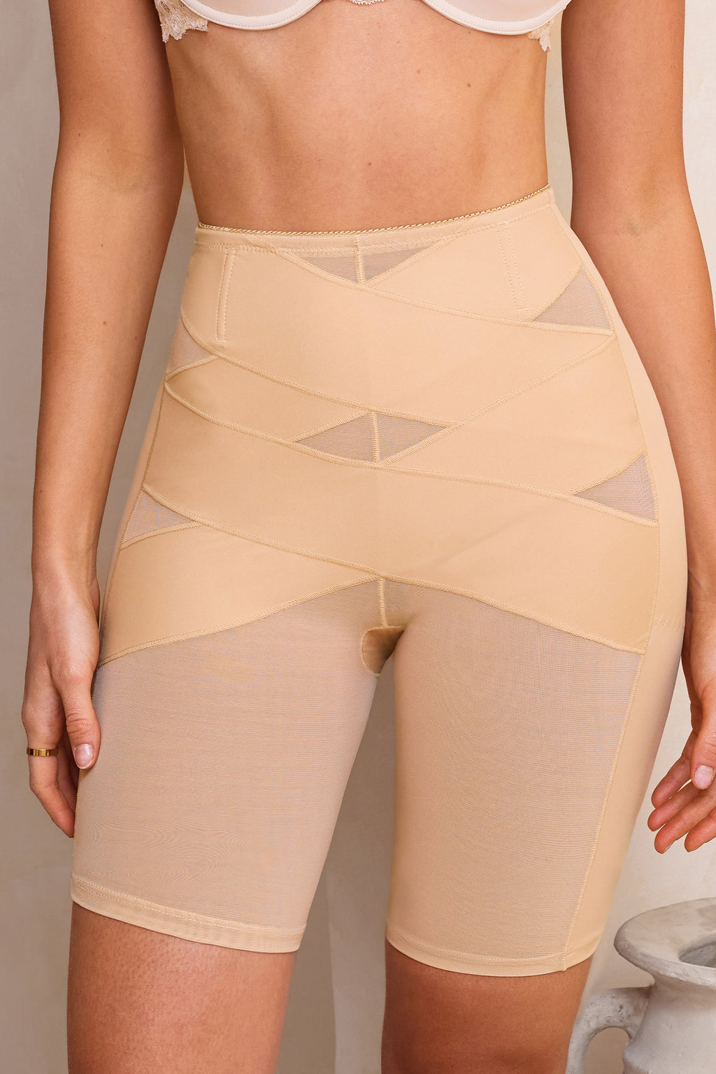 Beige High-Waist Shapewear-Shorts mit Po-Lifting-Effekt