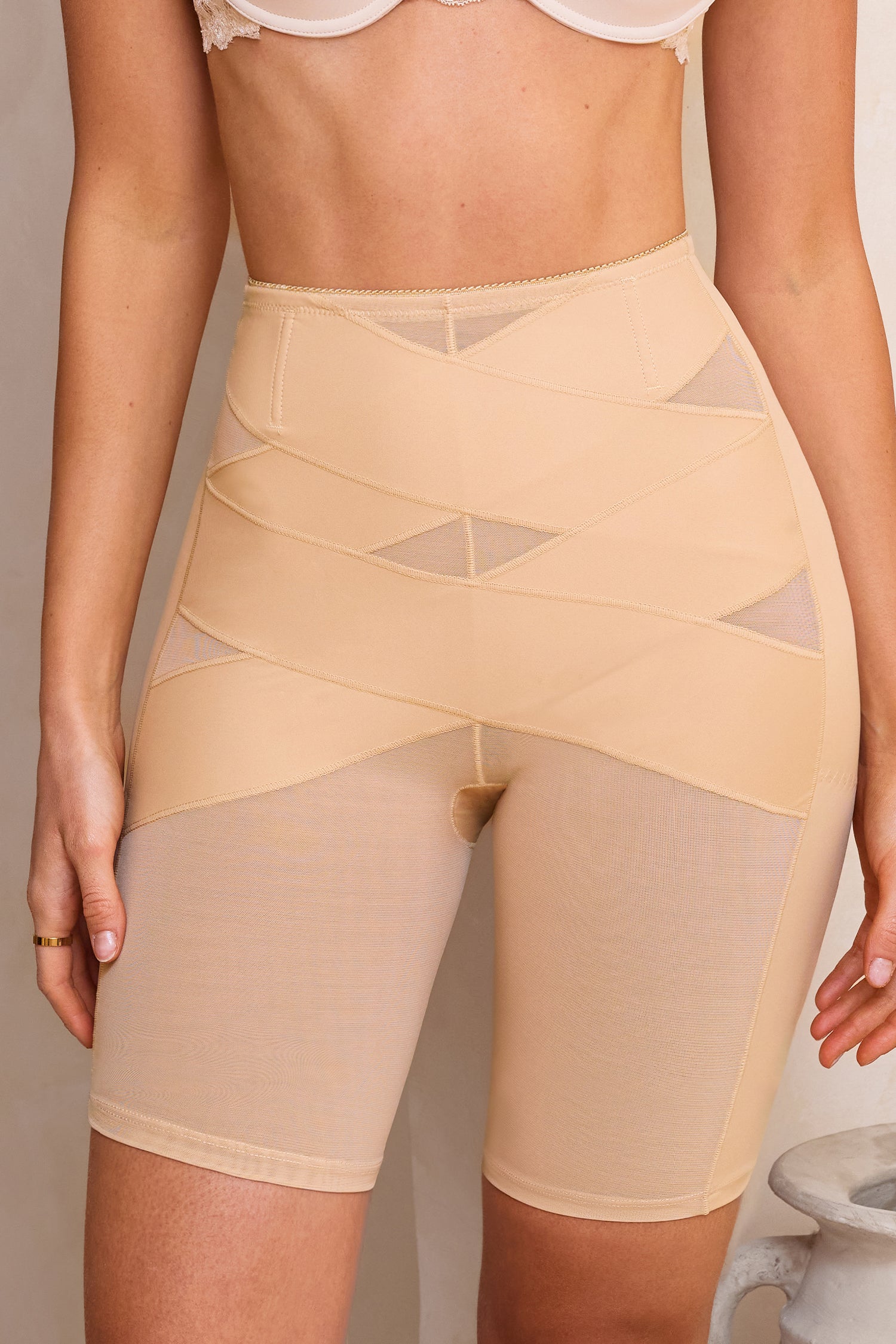 Beige High-Waist Shapewear-Shorts mit Po-Lifting-Effekt