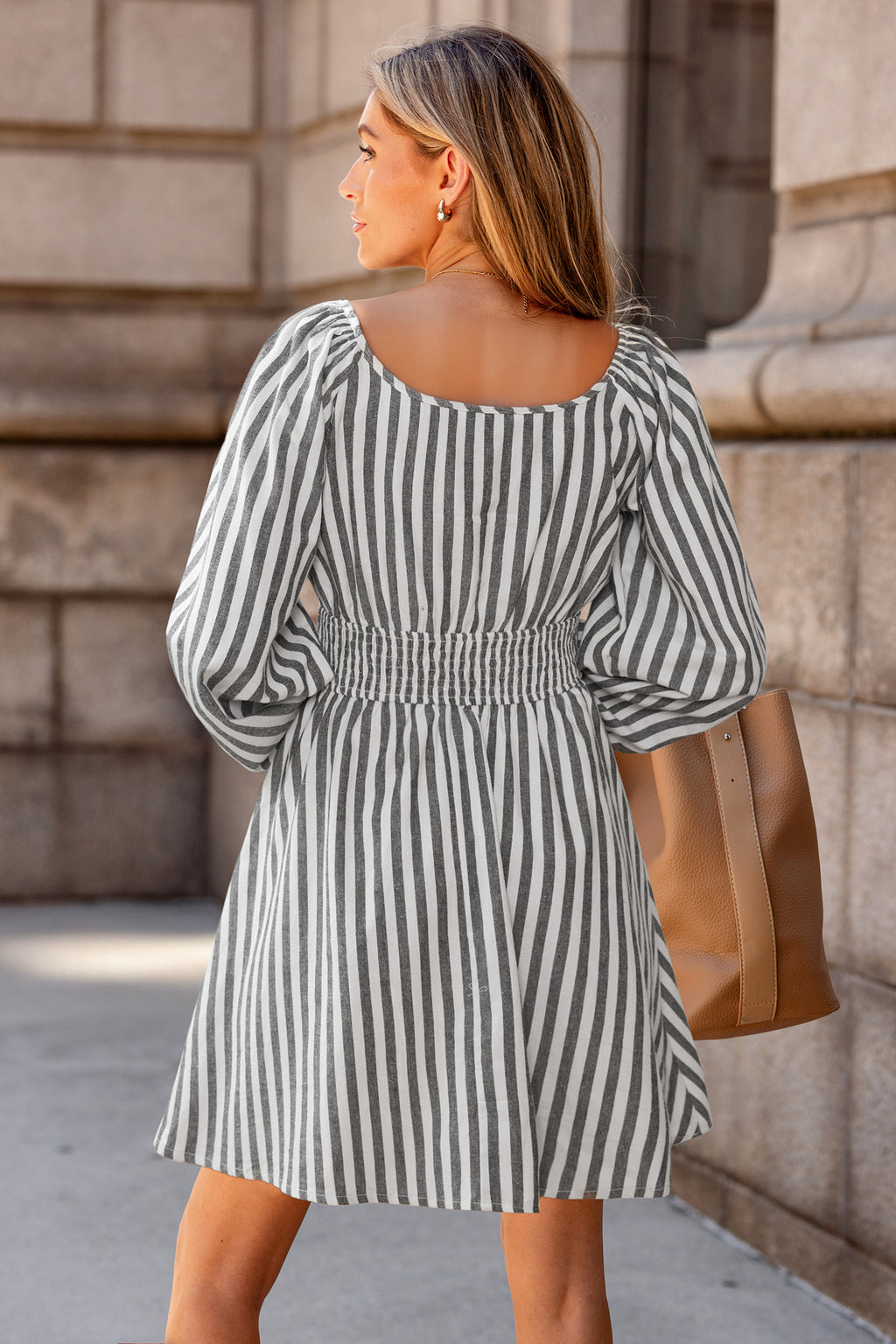 Graues Gestreiftes Rundhals Langarm-Minikleid