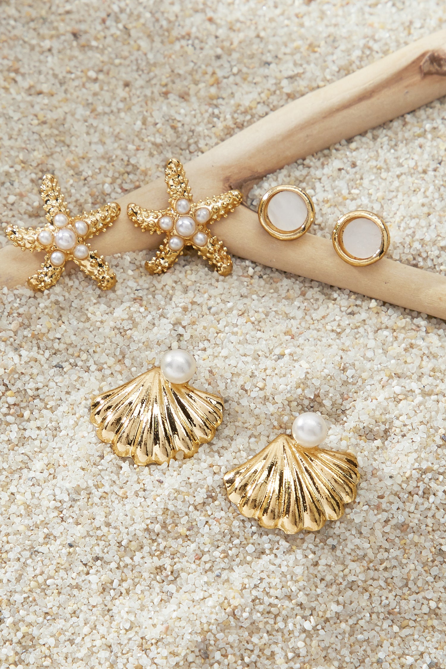 Goldenes Ohrstecker-Set