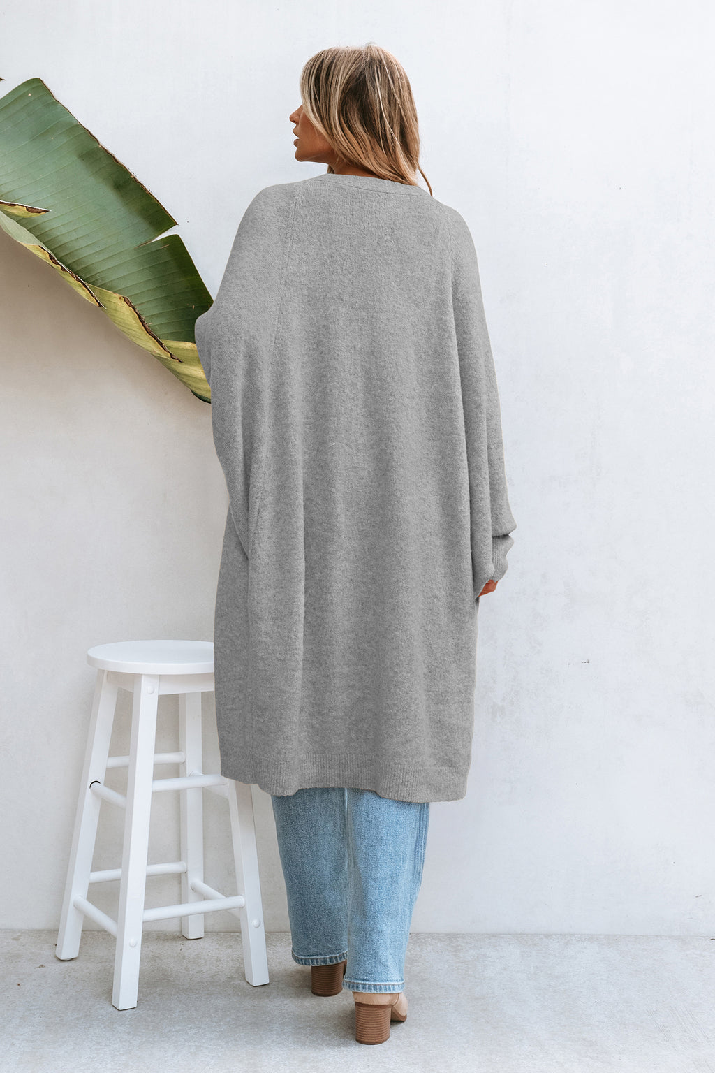Graue Strickjacke mit Dolman-Ärmeln