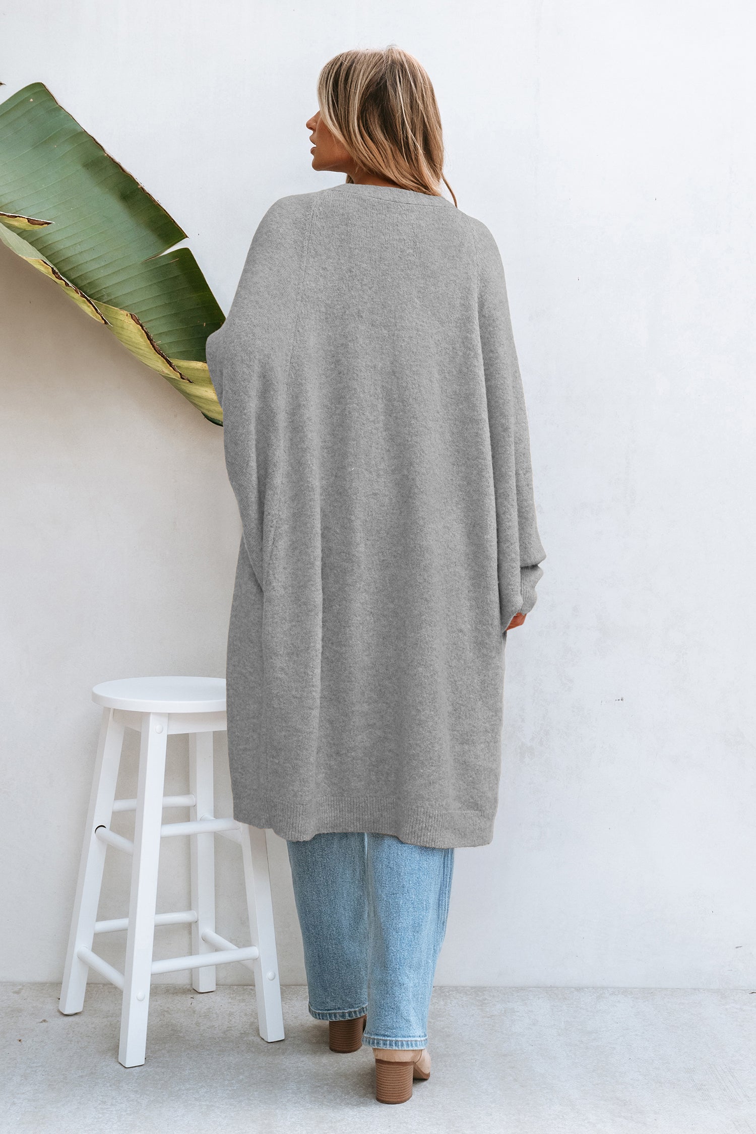 Graue Strickjacke mit Dolman-Ärmeln