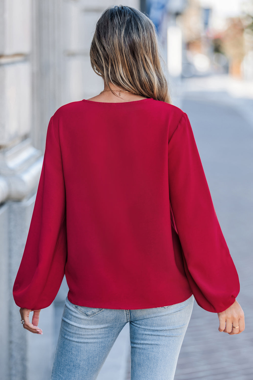 Rotes V-Ausschnitt Top mit Bindeband vorne