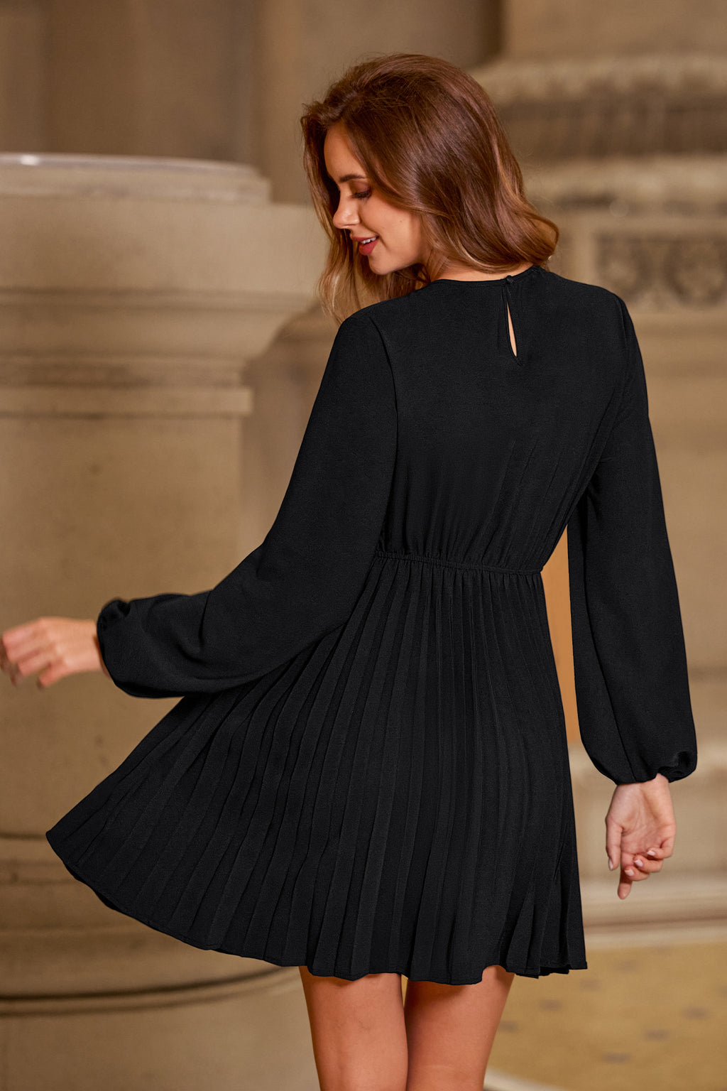 Schwarzes Plissiertes Minikleid