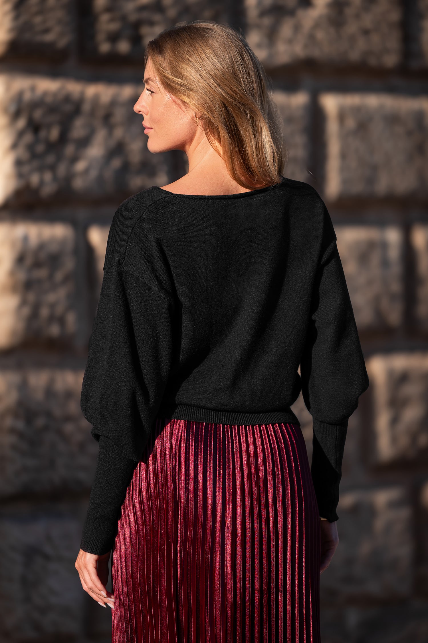 Hellschwarzer Taillenbetonter Pullover