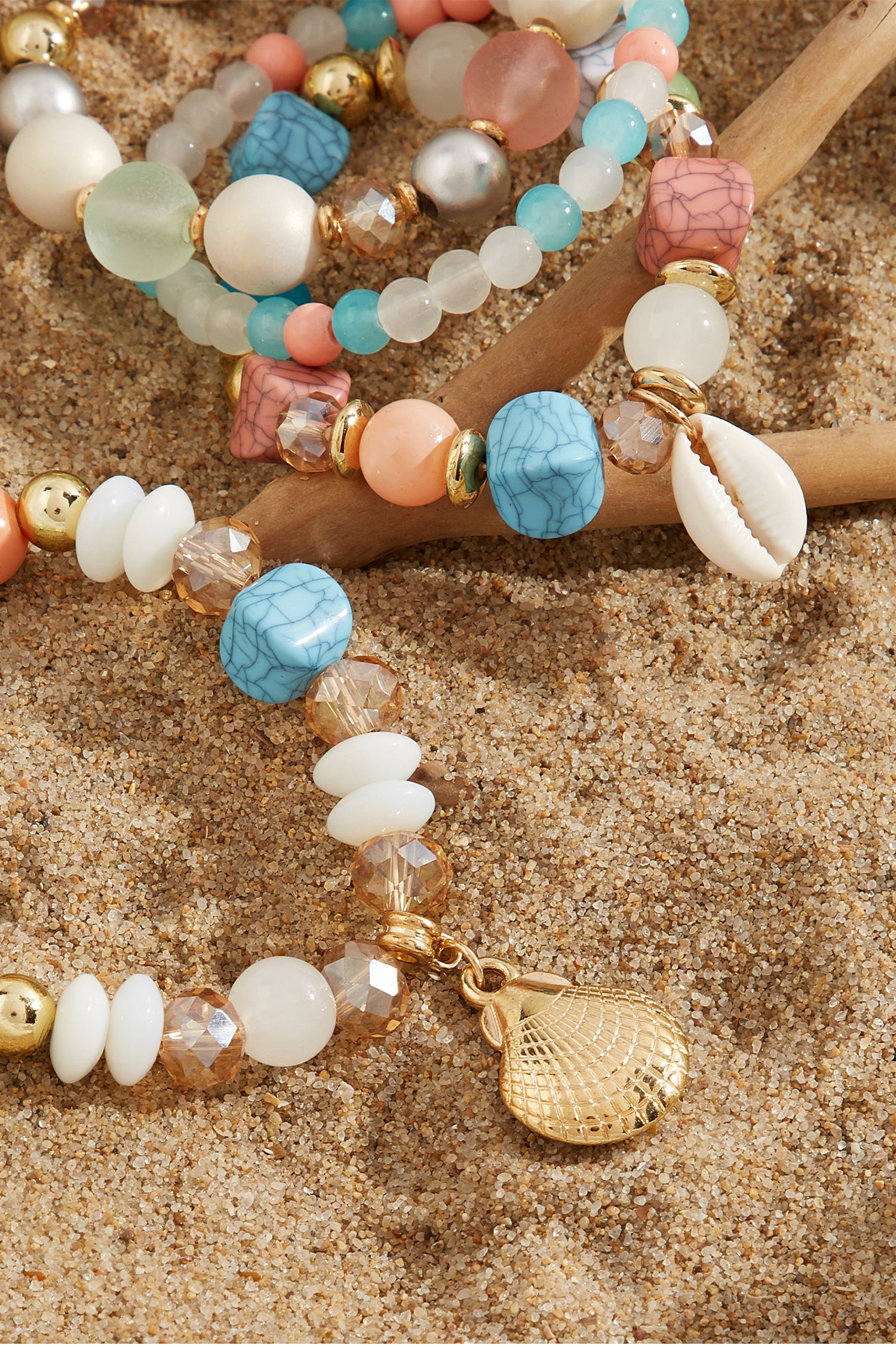 Armband-Set aus Perlen und verspielten Anhängern