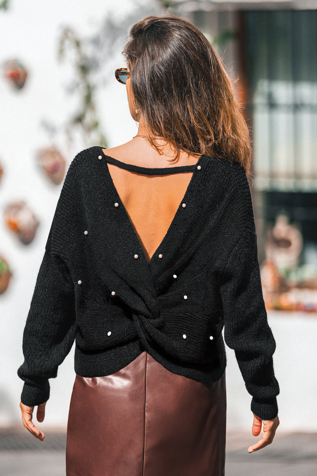 Schwarzer V-Ausschnitt Rückenfreier Pullover