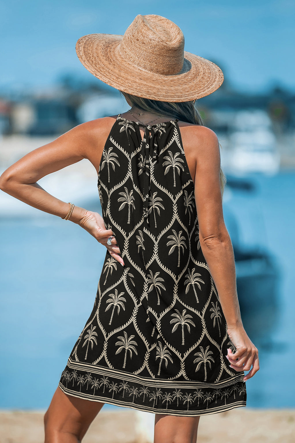 Schwarzes Verziertes Ärmelloses Hoher Ausschnitt Mini-Strandkleid