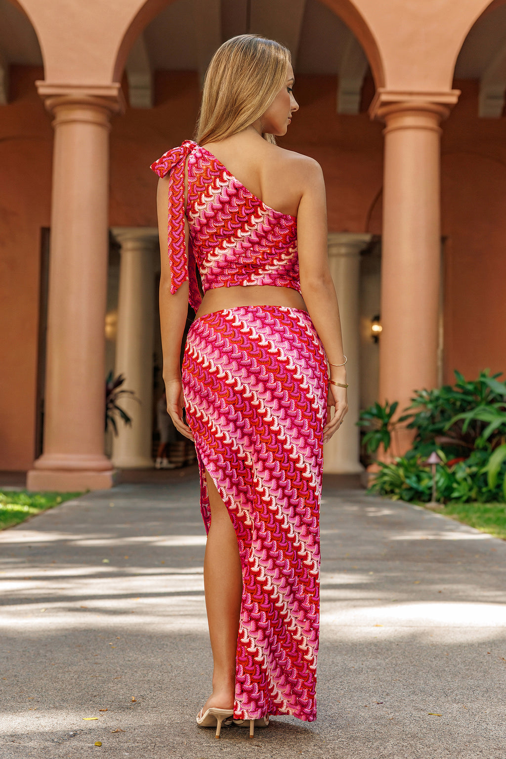 Rotes Asymmetrisches Ärmelloses Strand-Top mit tragbarem Schal