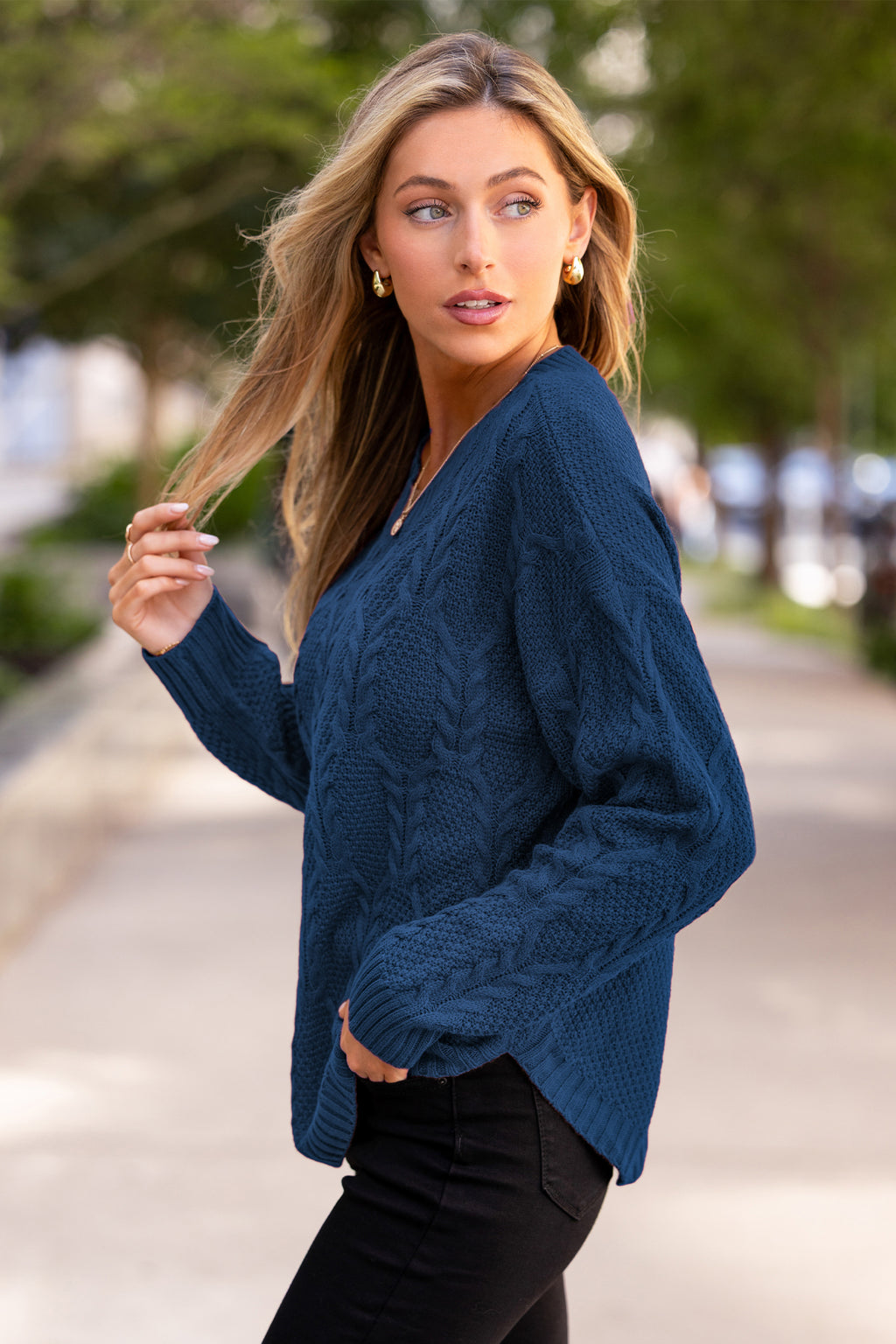 Blauer Rundhals-Pullover