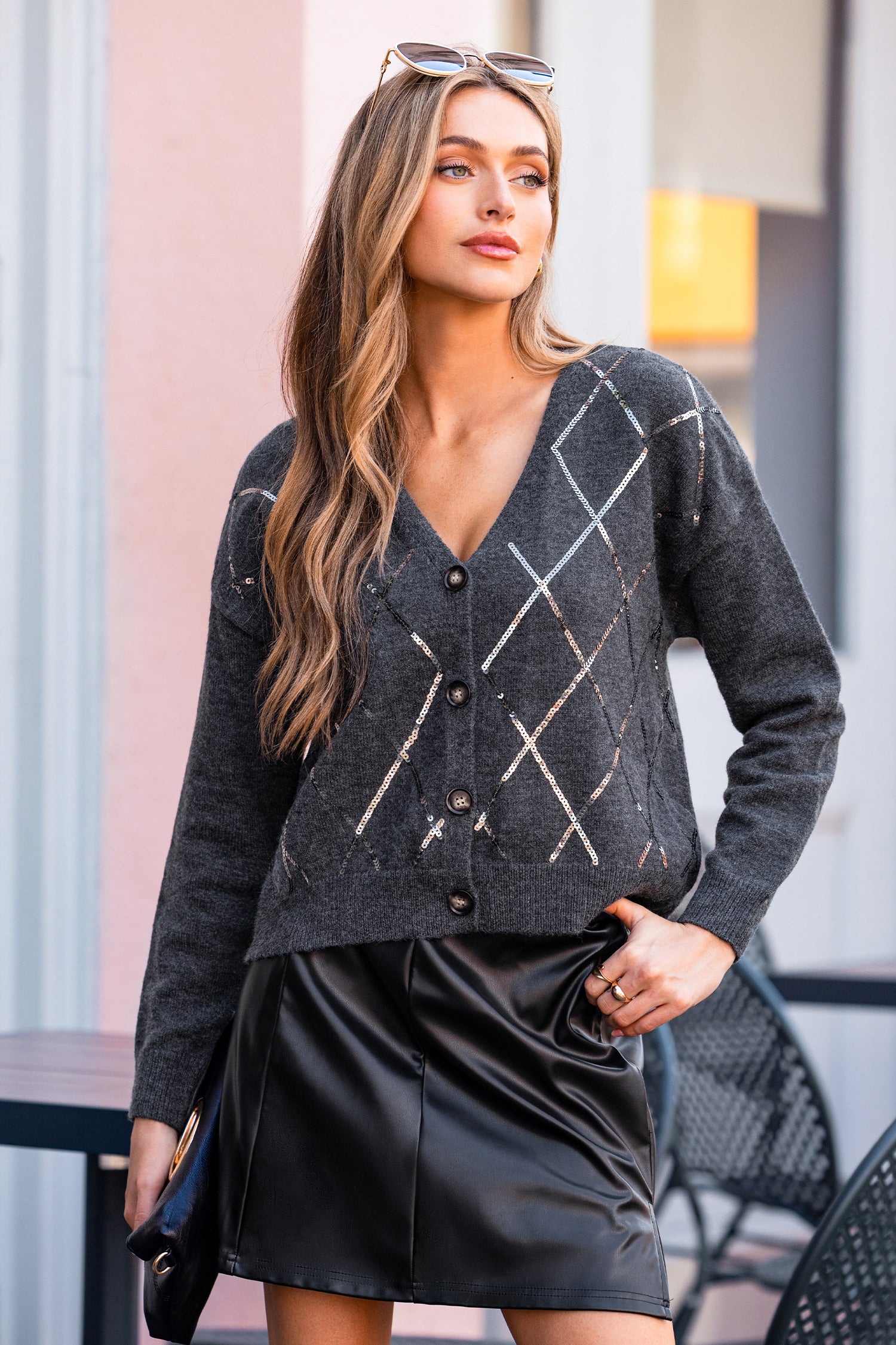 Glitzernde Graue V-Ausschnitt Strickjacke