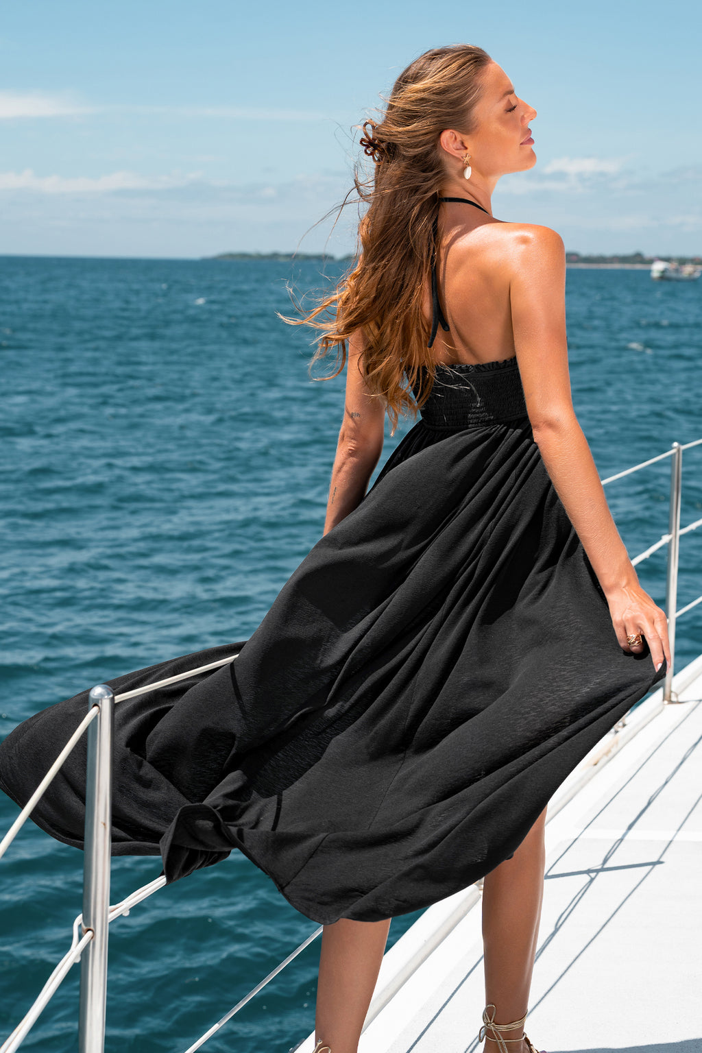 Schwarzes Gesmoktes Hoher Ausschnitt Maxi-Strandkleid