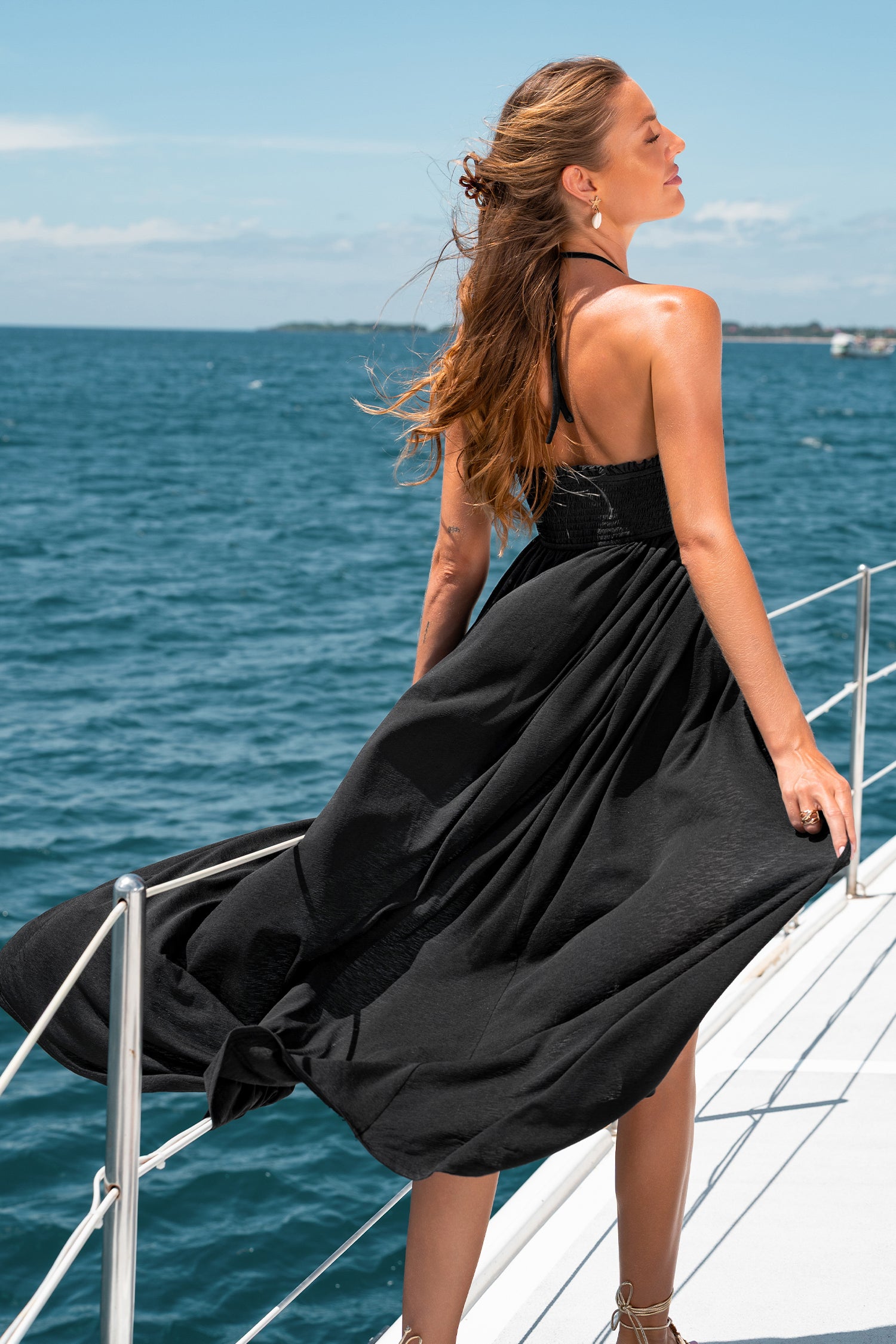 Schwarzes Gesmoktes Hoher Ausschnitt Maxi-Strandkleid