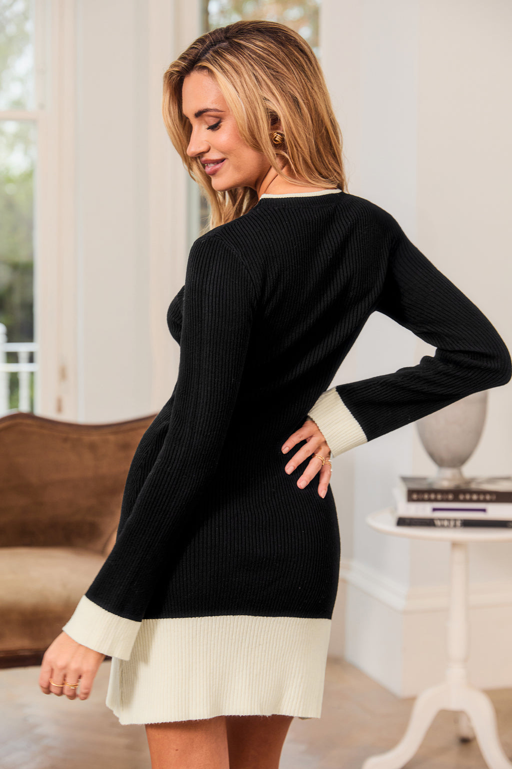 Schwarz-Weißes Rundhals Farbblock-Strickkleid