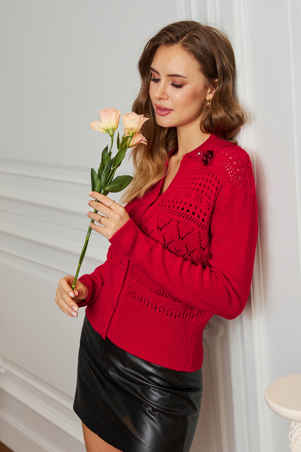 Rote Langarm Strickjacke mit Kragen