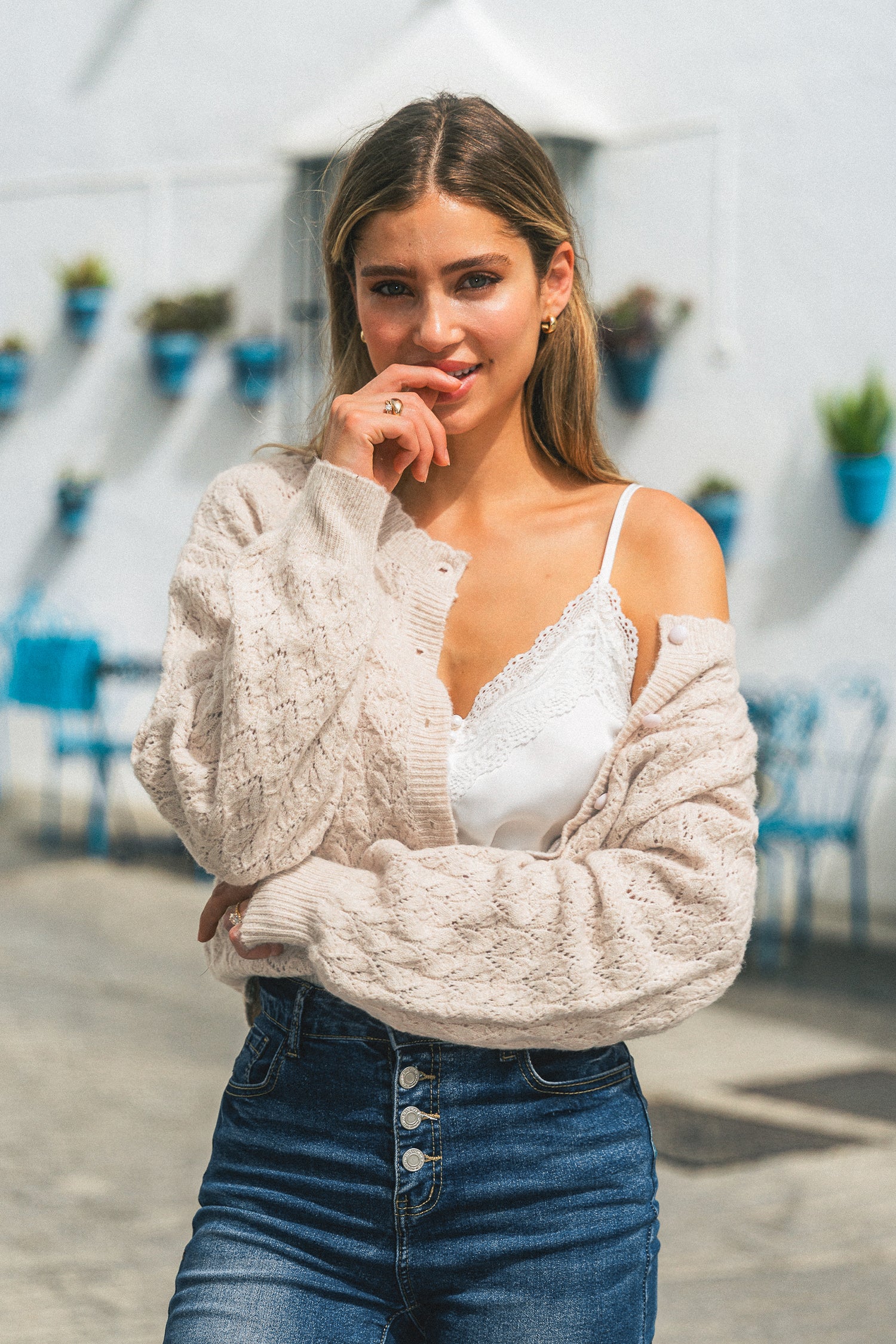 Beige Rundhals Strickjacke mit Knopfleiste vorne