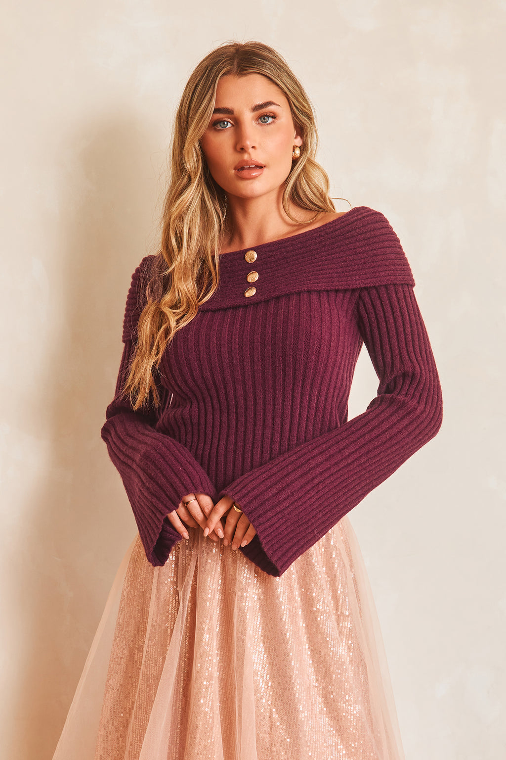 Burgunderroter Schulterfreier Pullover