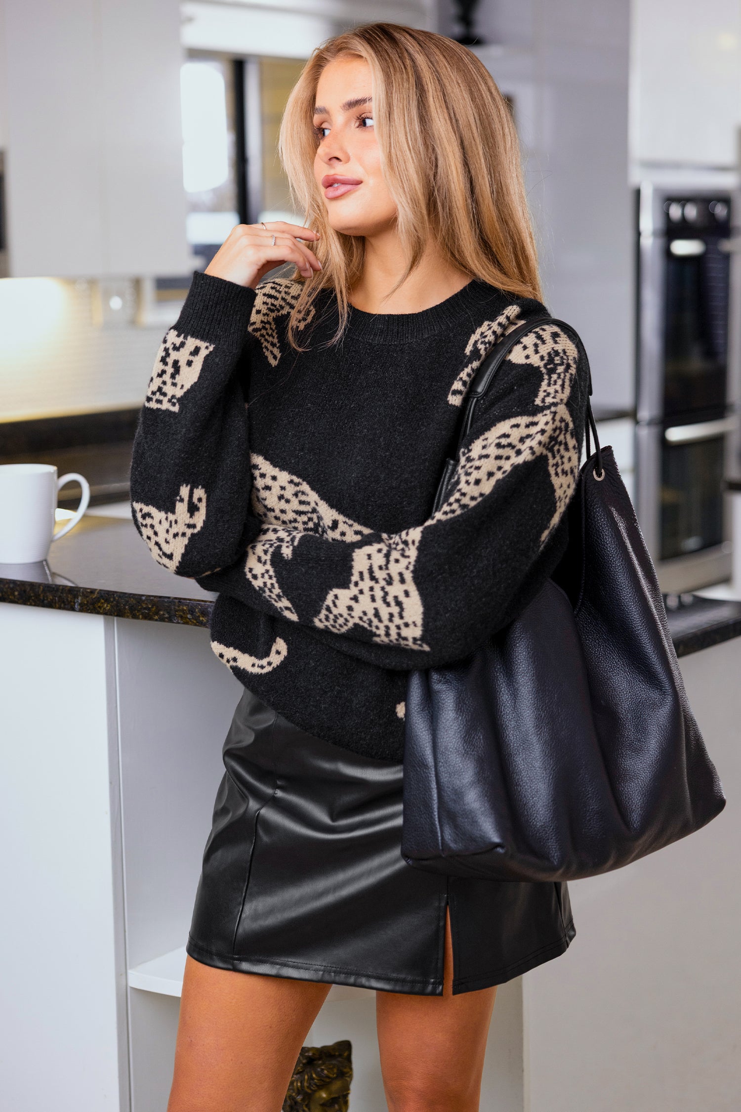 Leoprint Lockerer Rundhals-Pullover