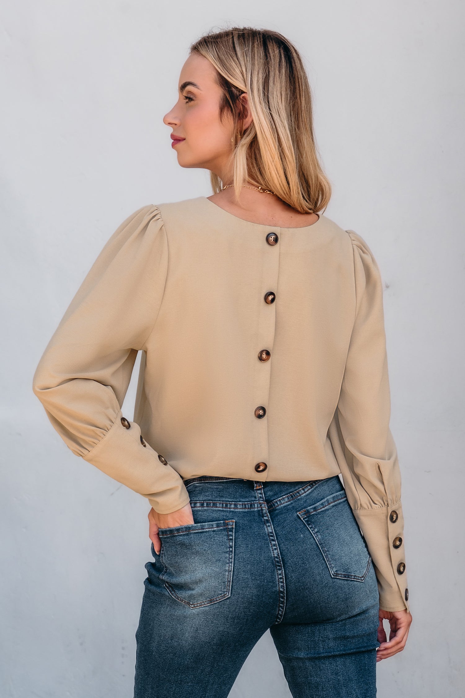 Khakifarbene Rundhals-Bluse mit Puffärmeln und Knopfleiste