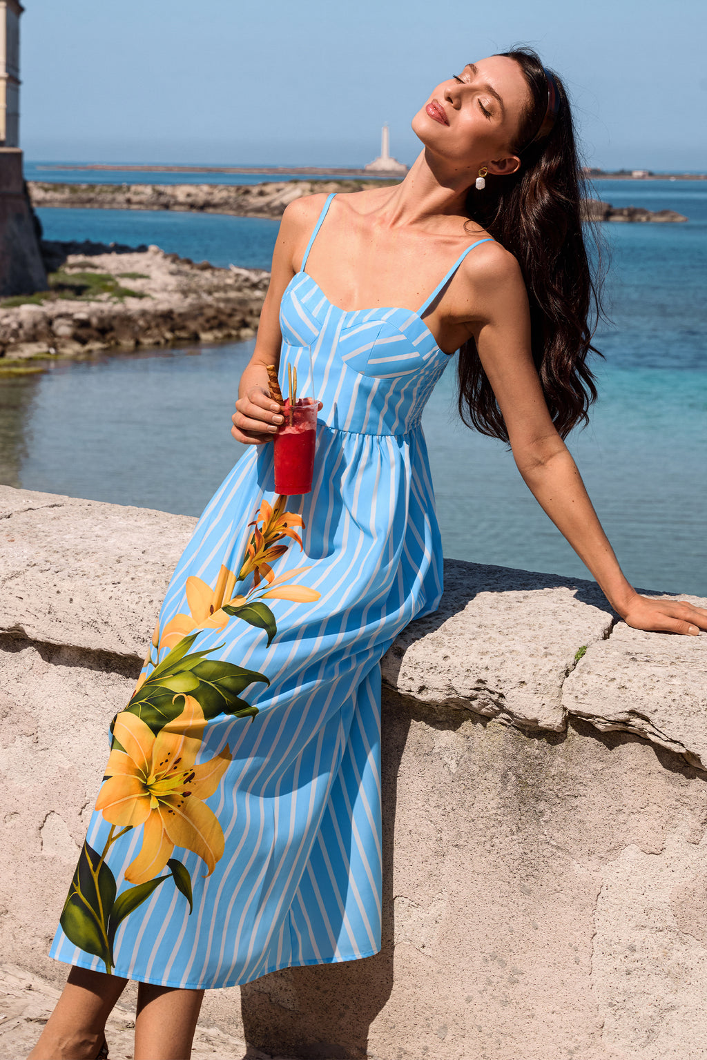 Blau geblümtes Maxi-Sommerkleid