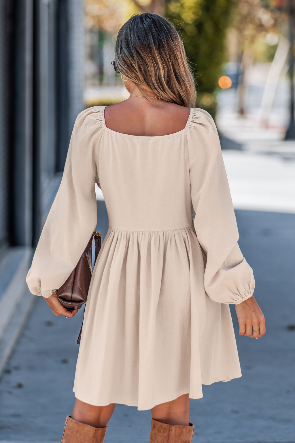 Beiges V-Ausschnitt Mini-Baumwollkleid