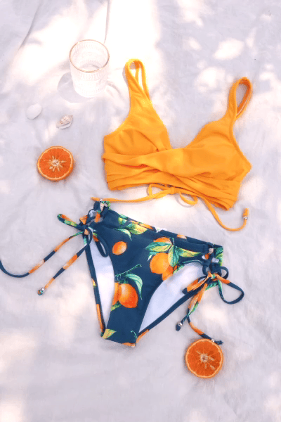 Gelbes Bikini-Set mit Wickelvorderseite und Rückenbindung