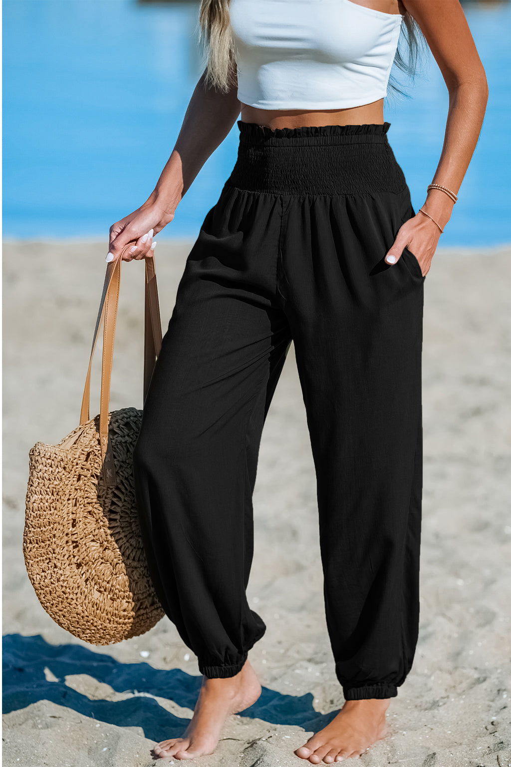 Schwarze Hose mit gesmoktem Bund