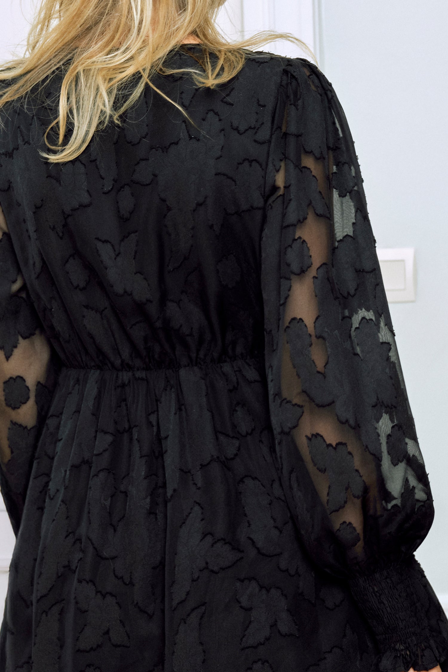 Schwarzes Tiefer Ausschnitt Lange Ärmel Minikleid