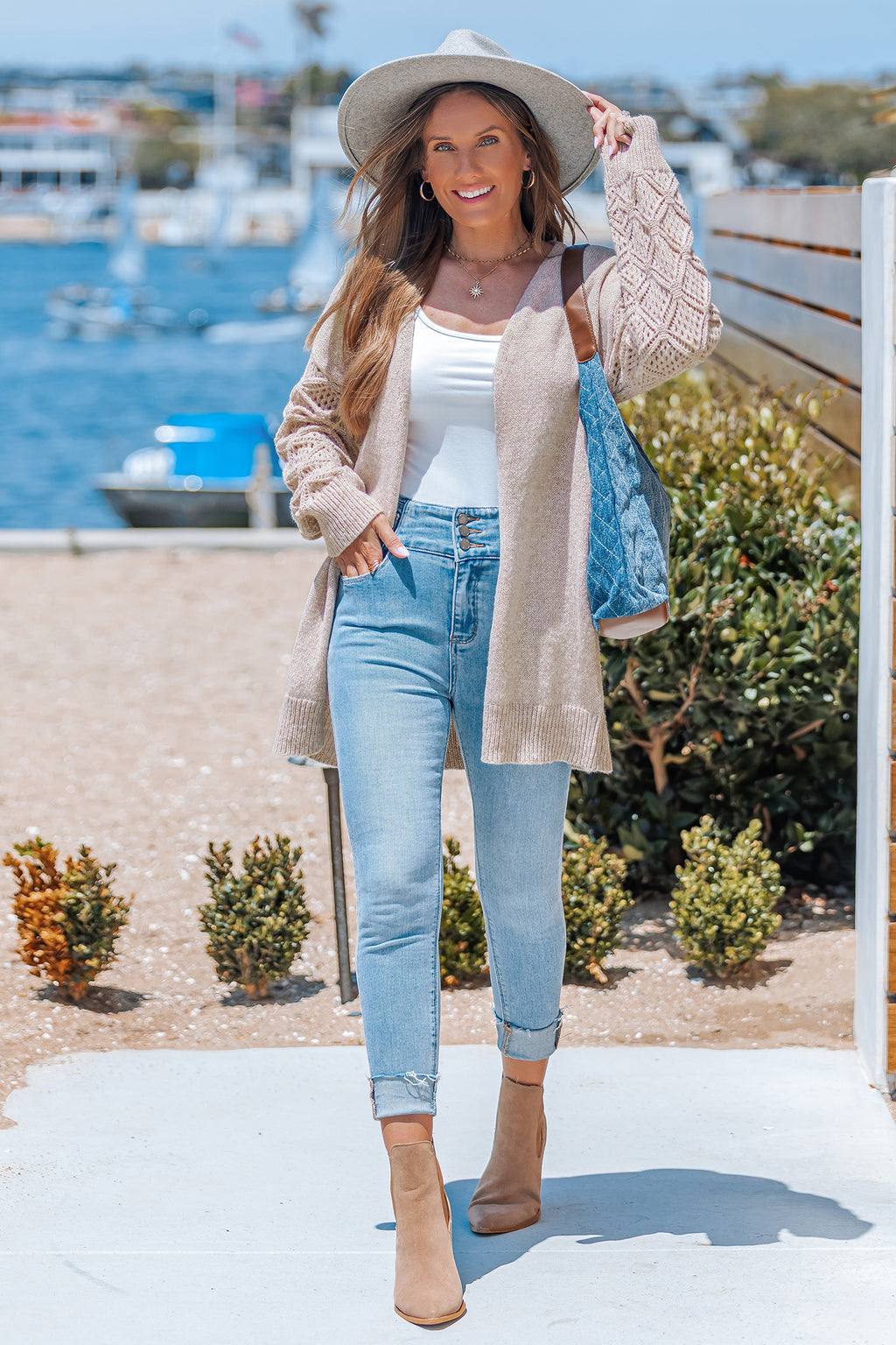 Beige Strickjacke mit offener Vorderseite